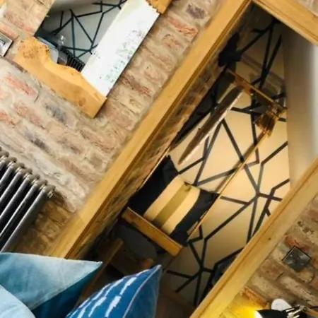 The Old Maple Lodge-luxury Private Annex With A View In Rural Setting *