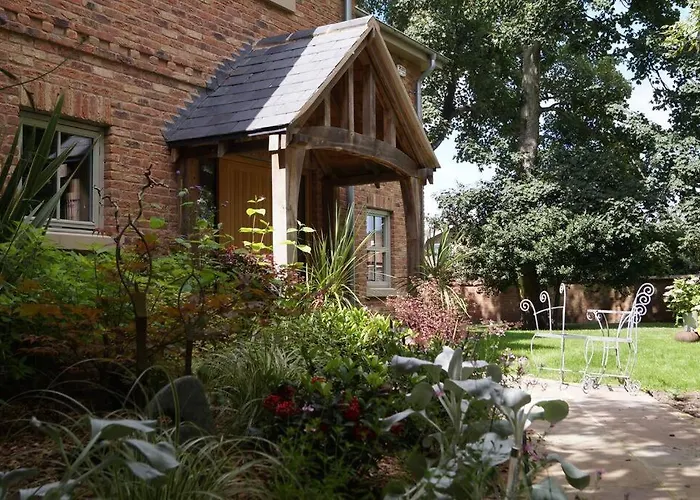 The Old Maple Lodge-luxury Private Annex With A View In Rural Setting